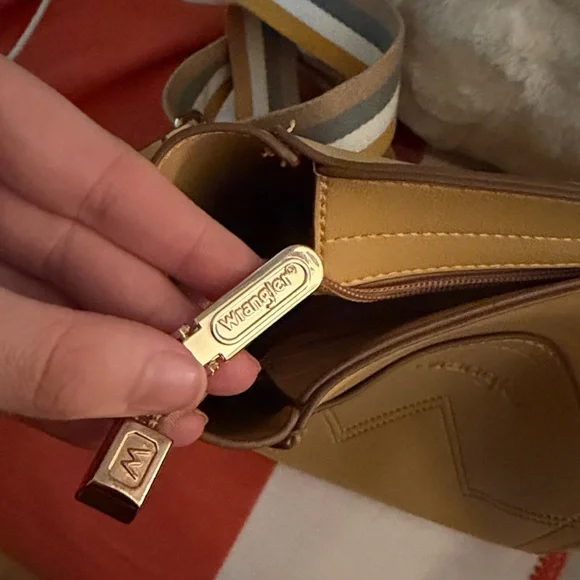 Wrangler Mustard Crossbody Bag with Striped Strap - Picture 4 of 4